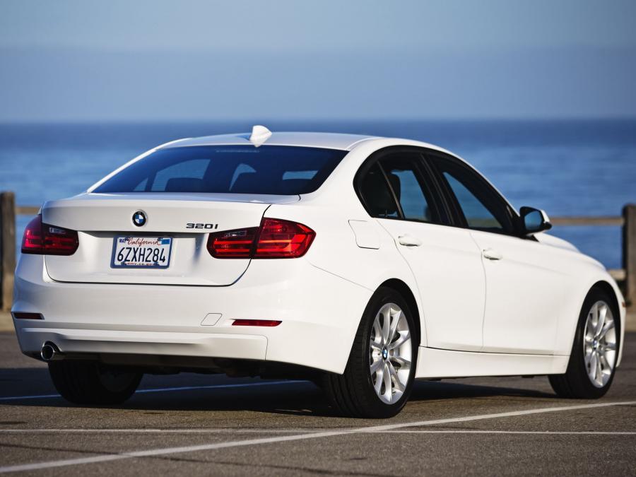  BMW 320i Sedan 2013 года  (US) (фото 15 из 16)